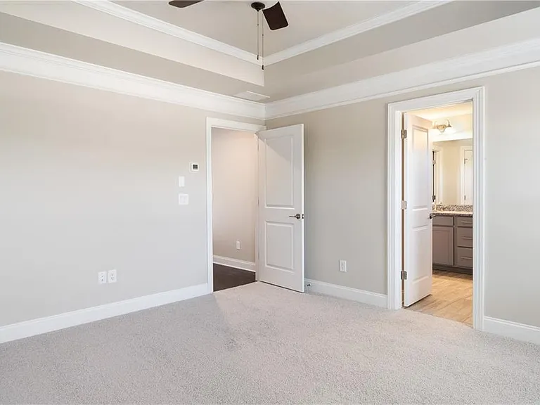 1758 Samantha Bnd — Photo 17