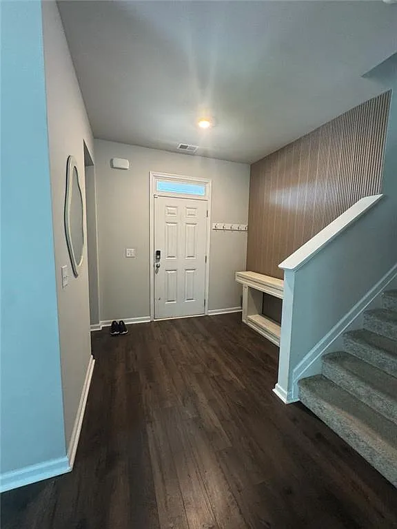 4 bed, 2.5 bath, 3558 sqft, $2,700 — Photo 2