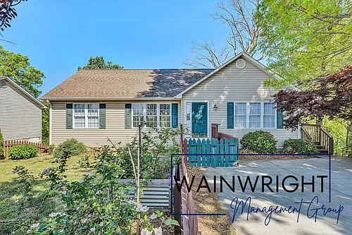 3176 Belle Ave NE Photo 1