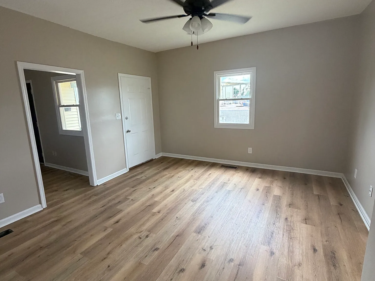 3 bed, 1300 sqft, $1,450 — Photo 2