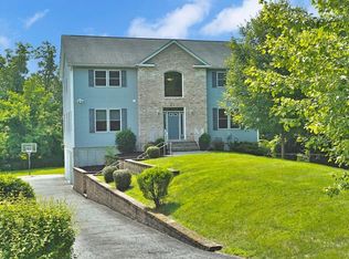 9 Stormytown Rd, Ossining, NY 10562