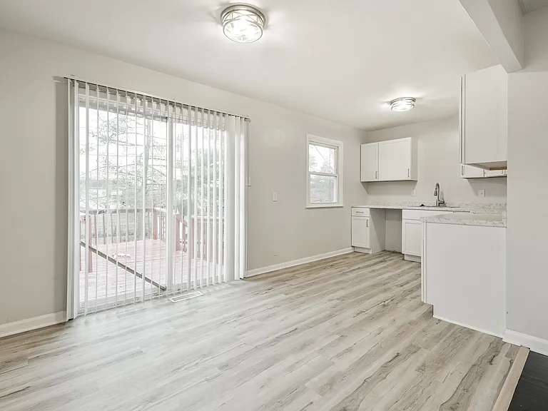 1414 Priscilla Ave — Photo 8