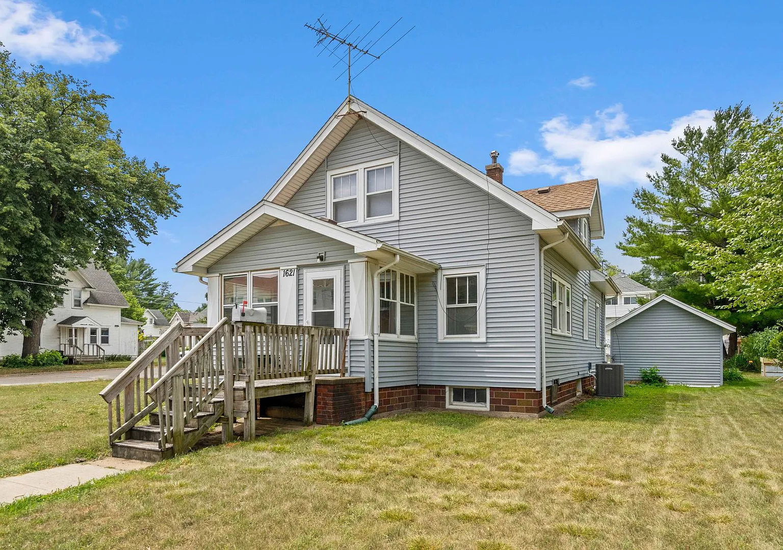 1621 Main St - Cedar Falls — Photo 2