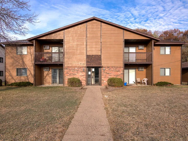 716 Dutchman Dr #7 — Photo 1