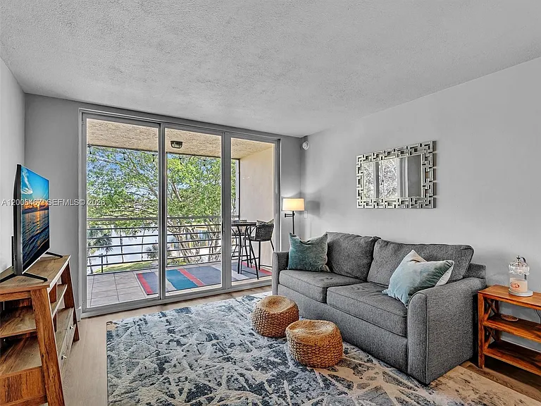 9340 Lagoon Pl #303 — Photo 17