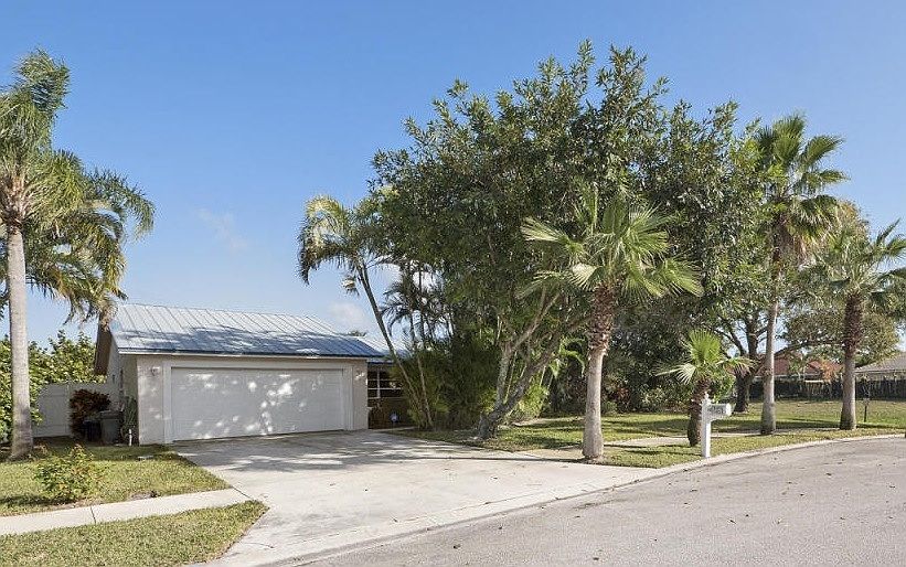1st image of 18 Chapel Cir