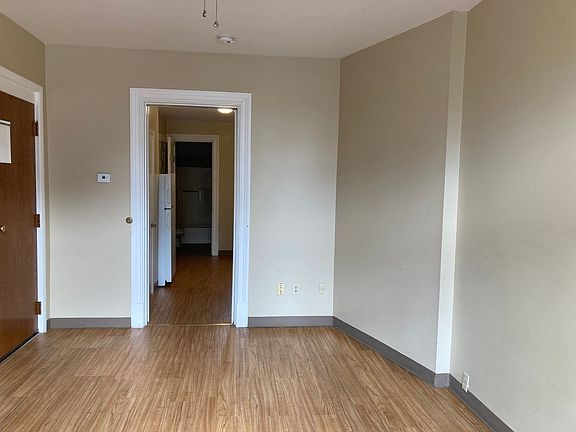 4th image of 914 Western Ave APT 1