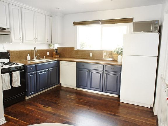 3rd image of 8530 Katherine Ave