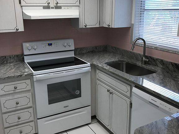 3rd image of 117 12th Ave N Unit 8