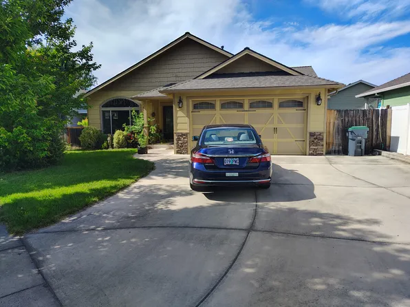 1810 Windward Dr, Medford, OR 97501
