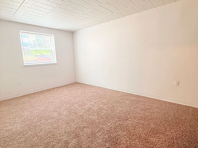 4909 Verona Road — Photo 10