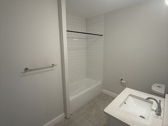 5th image of 105 William St #305