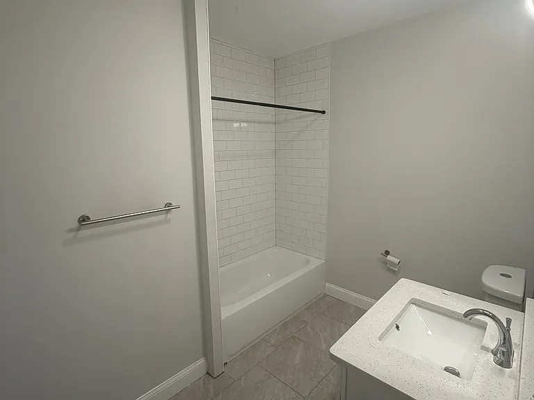 105 William St #305 — Photo 5