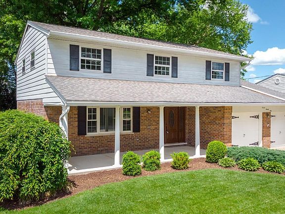 3rd image of 799 Hiddenlake Ln