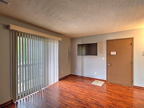 3rd image of 464 Woodside Trl #A-2
