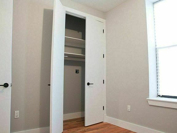 4th image of 209 Irving Ave APT 2R