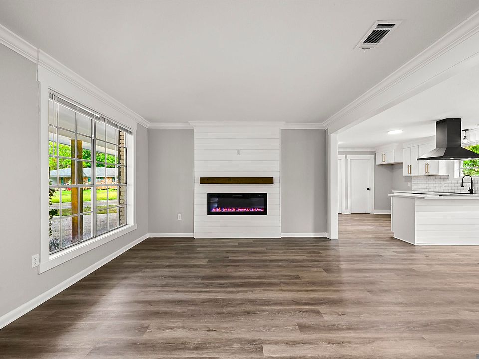 1st image of 6415 Vineyard Dr