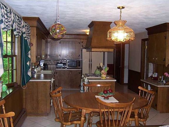 3rd image of 62 Countryside Dr