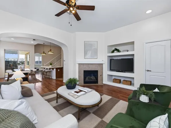 1968 N Tuscany Ln, Clovis, CA 93619