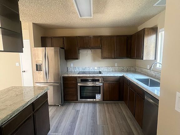 4th image of 962 Florence Ln