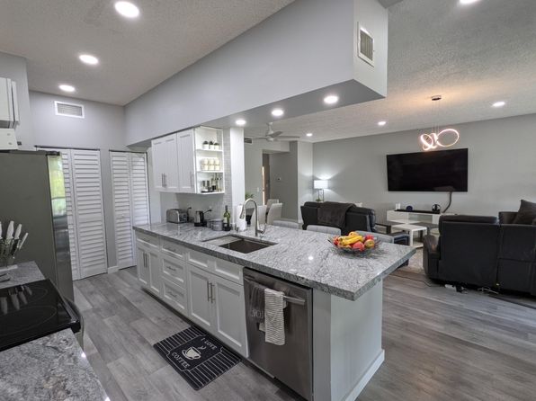 105 Half Moon Circle #F2, Hypoluxo, FL 33462