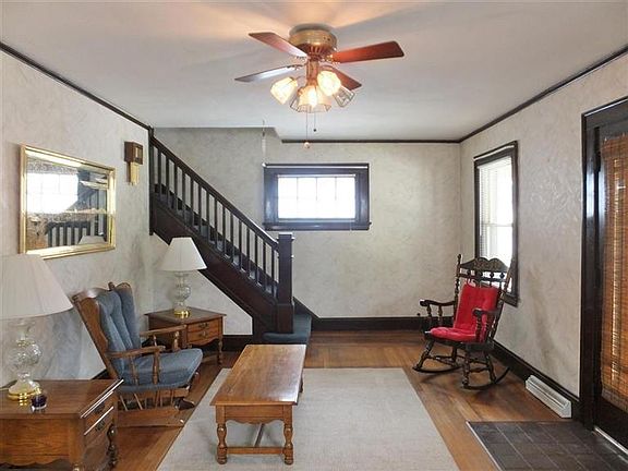 3rd image of 2741 Robertson Ave
