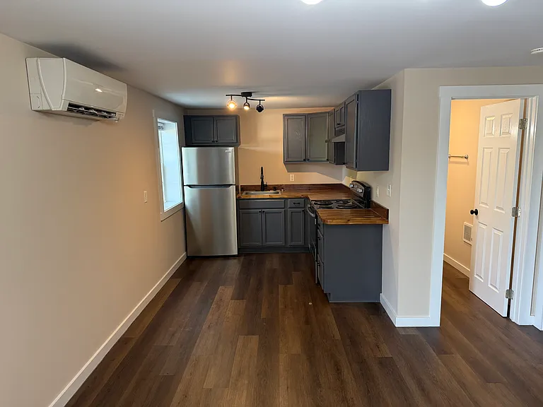 411 Dorrier Dr — Photo 2
