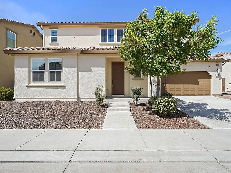 736 Iris Dr
