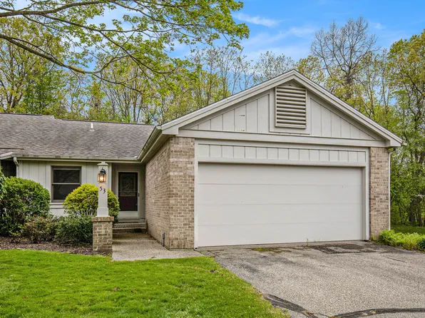 53 Skyline Cir NW #155, Grand Rapids, MI 49504