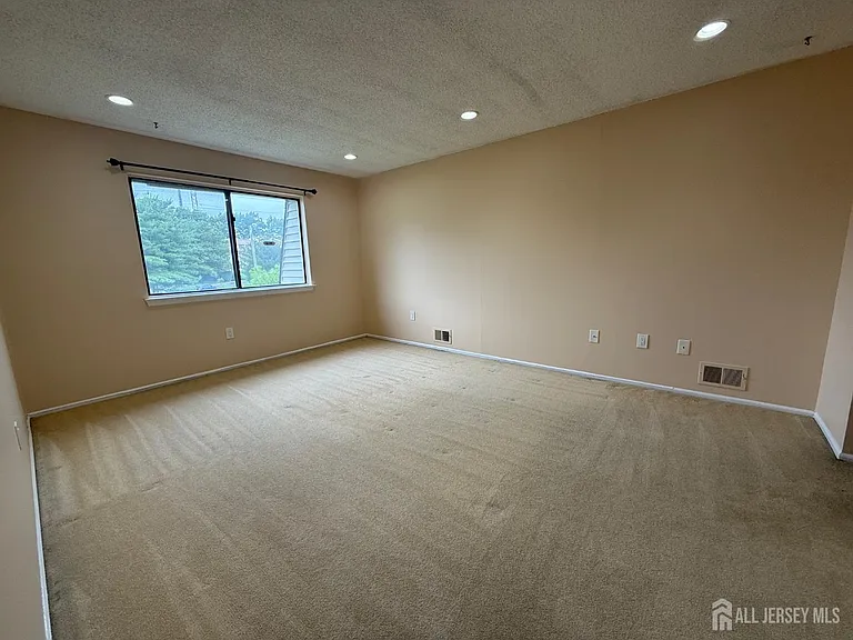 1302 Edison Glen Ter — Photo 15