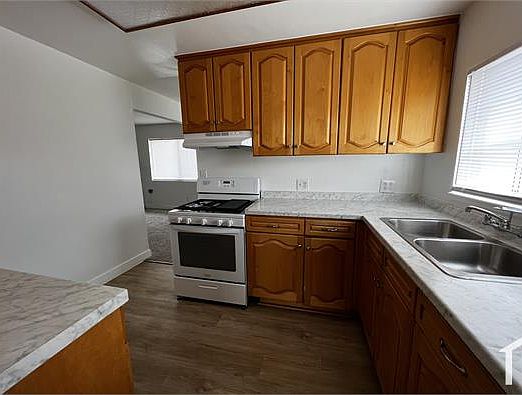 5th image of 632 W Avenue H12