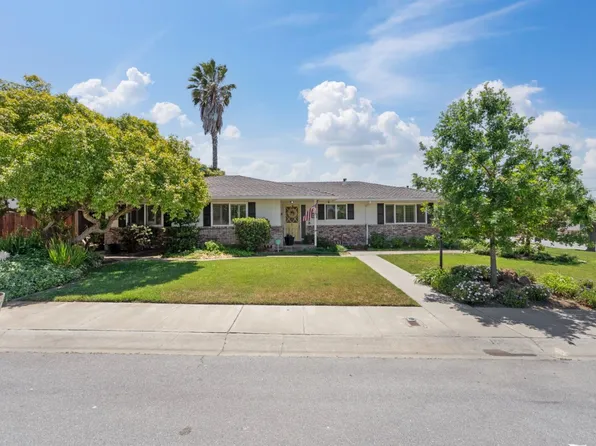 1111 Westward Dr, Hollister, CA 95023