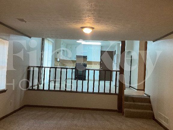 3rd image of 9053 Southcrest Ct