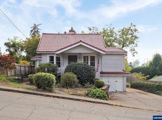 315 W Center St, Silverton, OR 97381