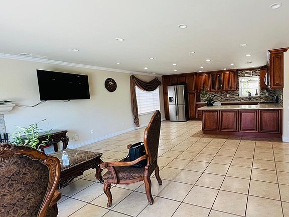 4th image of 13685 Algranti Ave
