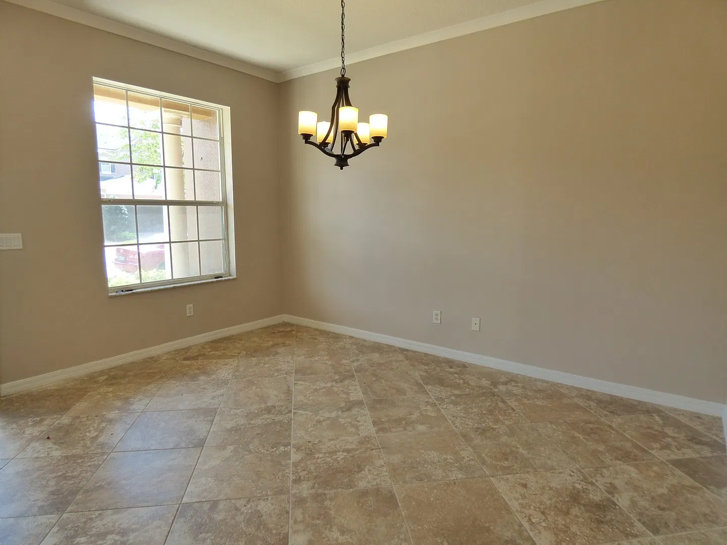3 BR / 2.5 BA Townhouse in Lee Vista Square — Photo 2