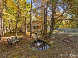 27 S 160th Ave, Holland, MI 49424