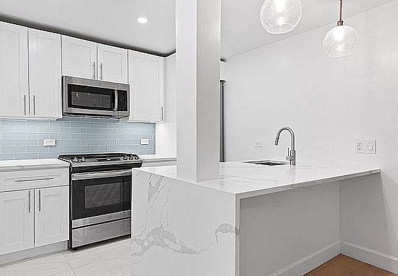 4th image of 330 E 38th St APT 38N