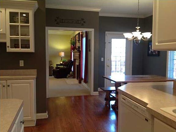 4th image of 2811 Oak Trail Dr