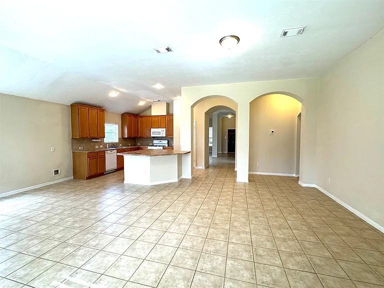 3011 Sunchase Ct — Photo 6