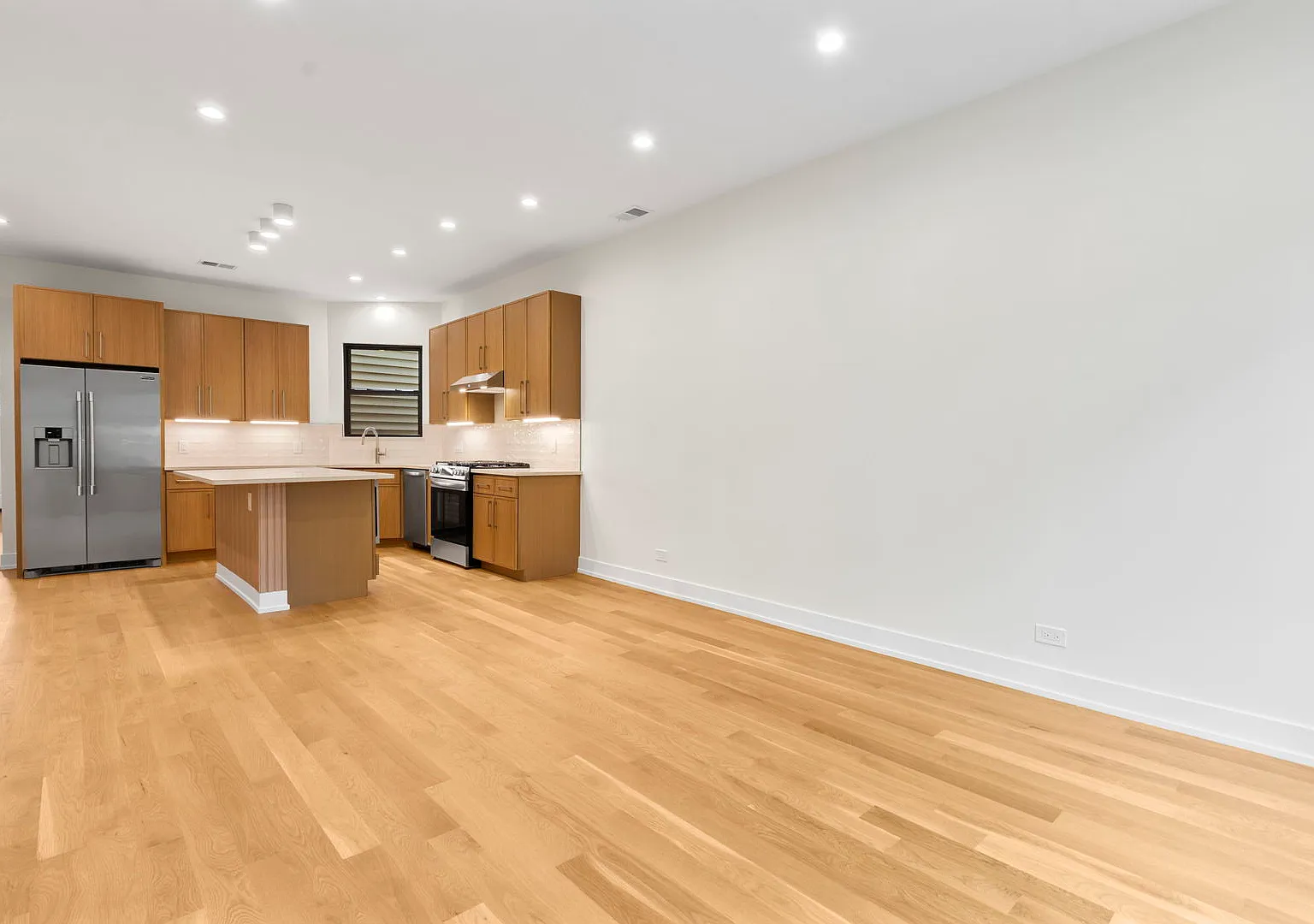 3 bed, 1250 sqft, $4,500 — Photo 4