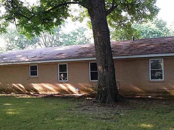 2nd image of 806 W 3rd Pl