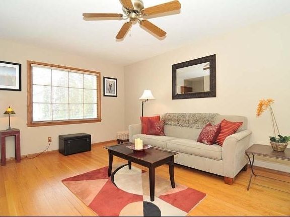 3rd image of 5510 N Iroquois Ave