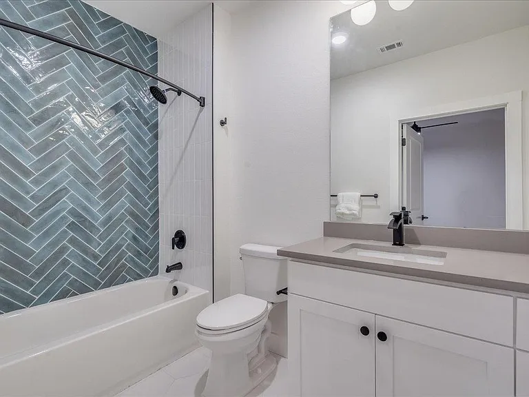 3000 Duval St #102 — Photo 22