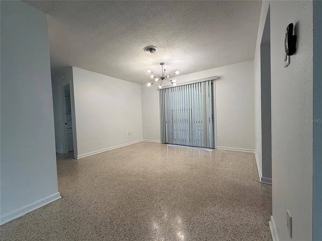3 bed, 2.0 bath, 1352 sqft, $2,095 — Photo 4