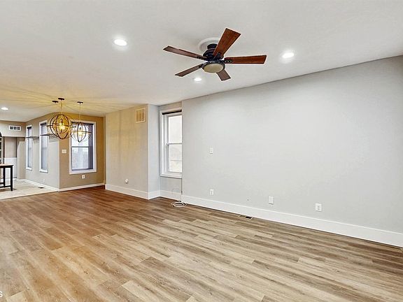 5th image of 212 Hermitage St