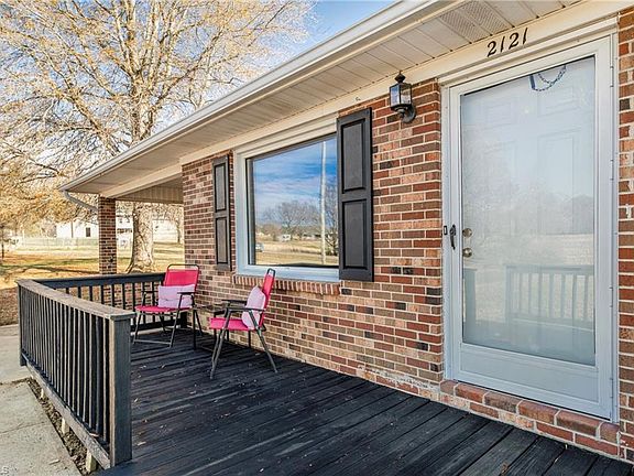 3rd image of 2121 Ray Ln