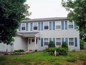 2nd image of 213 Falling Oaks Rd