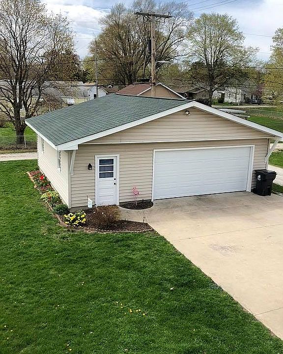 New roof 2019 & Garage door
