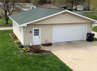 622 S Market St, Winamac, IN